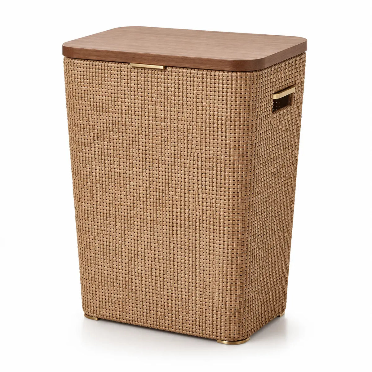 Cesto de Roupas Liora em rattan natural com tampa em freijó sobre fundo branco