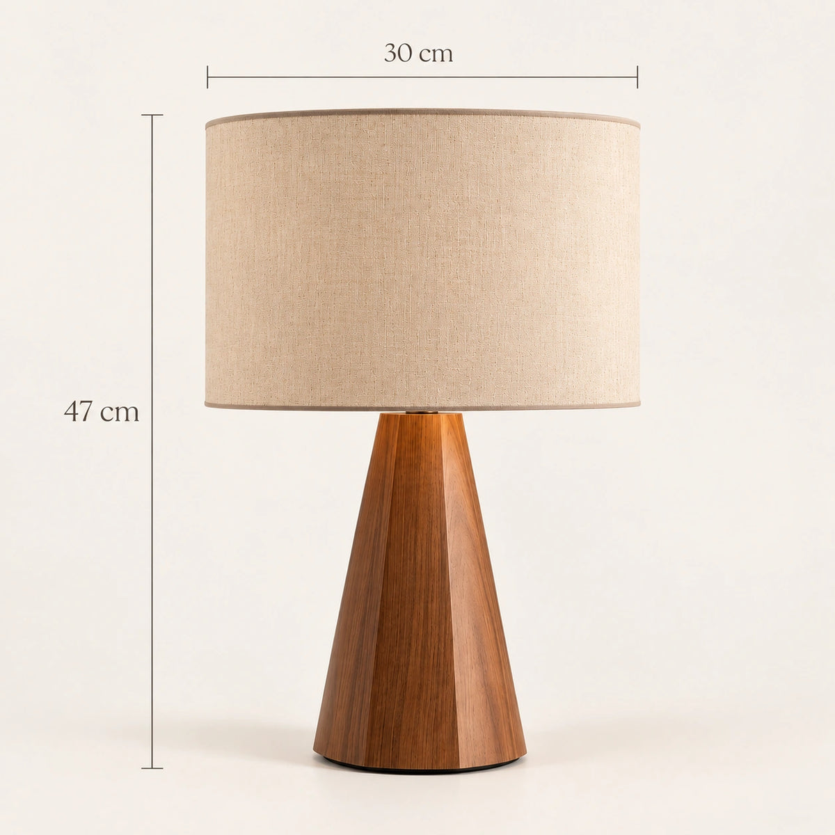 Medidas da Luminária de Mesa Maëlys com 47 cm de altura e 30 cm de largura