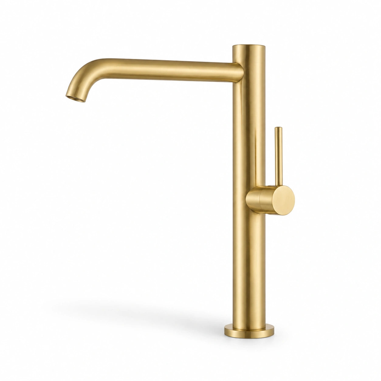 Torneira de Lavatório Lumière em dourado escovado sobre fundo branco