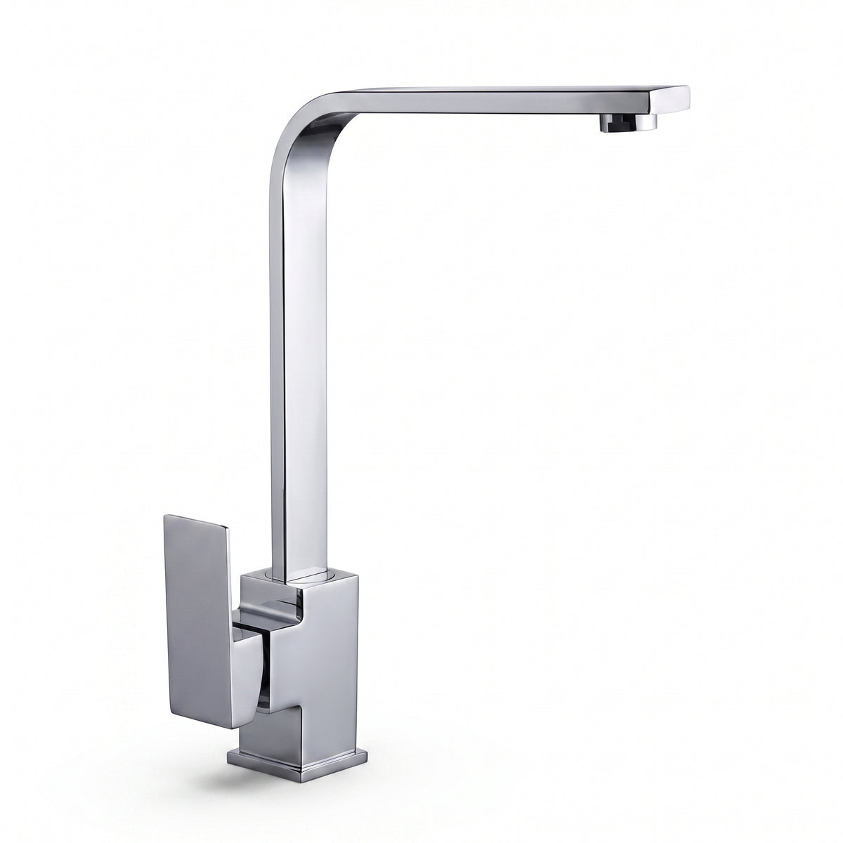 Torneira Monocomando Valenne cromada para cozinha com design quadrado sobre fundo branco