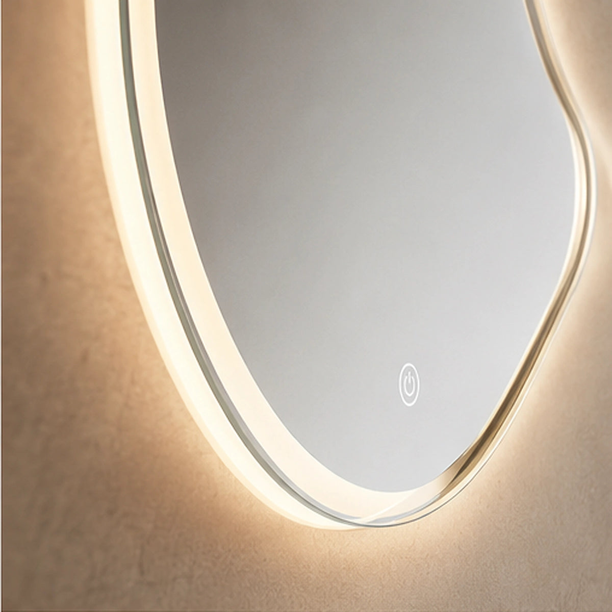 Detalhe da iluminação LED e do controle touch do Espelho Orgânico Nara