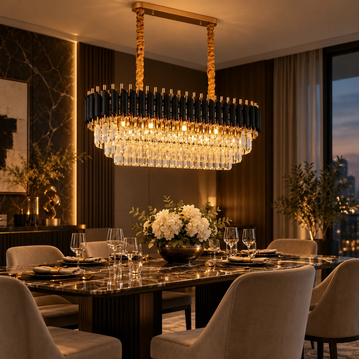 Lustre linear premium preto e dourado em sala de jantar sofisticada ao entardecer